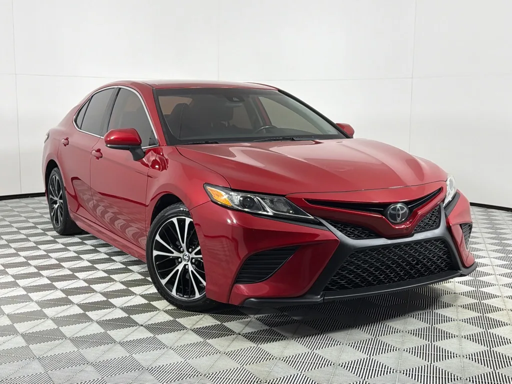 2020 Toyota Camry SE